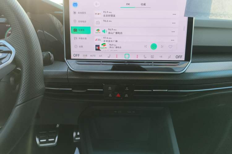 Used Volkswagen Golf 2025 300TSI R-Line Audio And AC Panel