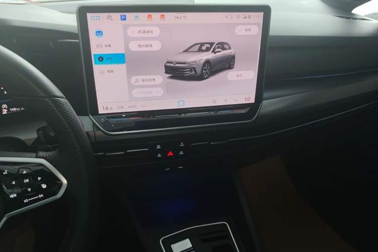 Used Volkswagen Golf 2025 300TSI R-Line Audio And AC Panel