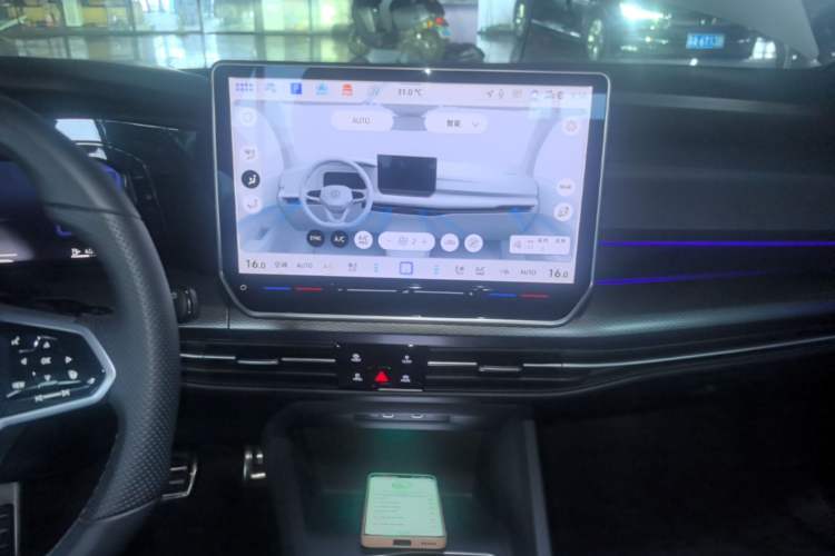Used Volkswagen Golf 2025 300TSI R-Line Audio And AC Panel
