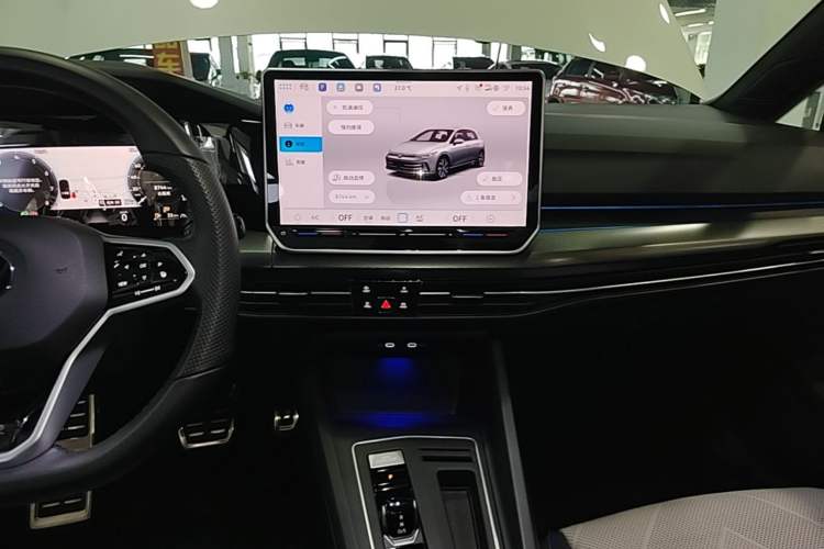 Used Volkswagen Golf 2025 300TSI R-Line Audio And AC Panel