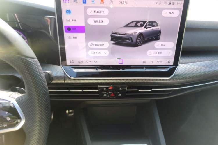 Used Volkswagen Golf 2025 300TSI R-Line Audio And AC Panel