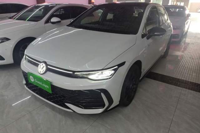 Ojetý Volkswagen Golf 2025 300TSI R-Line