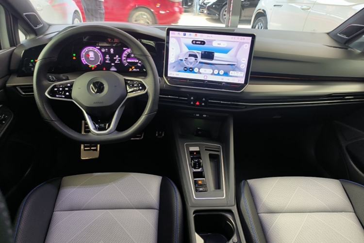 Used Volkswagen Golf 2025 300TSI R-Line Center Console