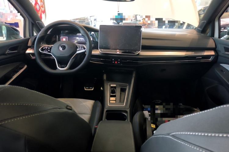 Used Volkswagen Golf 2025 300TSI R-Line Center Console