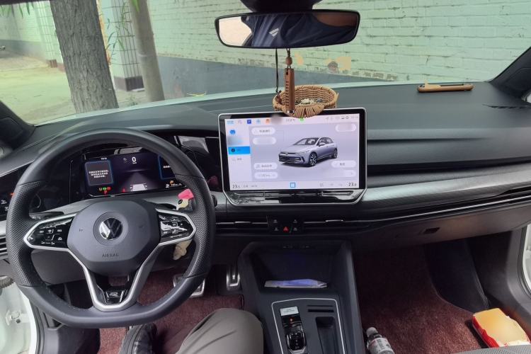 Used Volkswagen Golf 2025 300TSI R-Line Center Console
