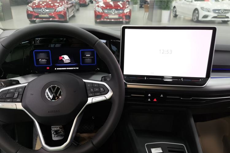 Used Volkswagen Golf 2025 300TSI Pro Center Console