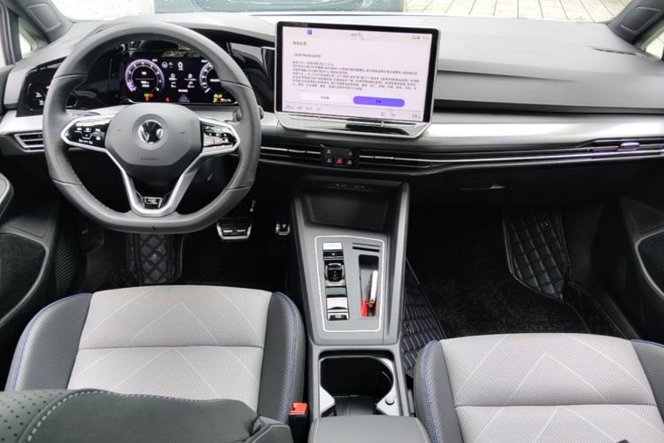Used Volkswagen Golf 2025 300TSI R-Line Center Console