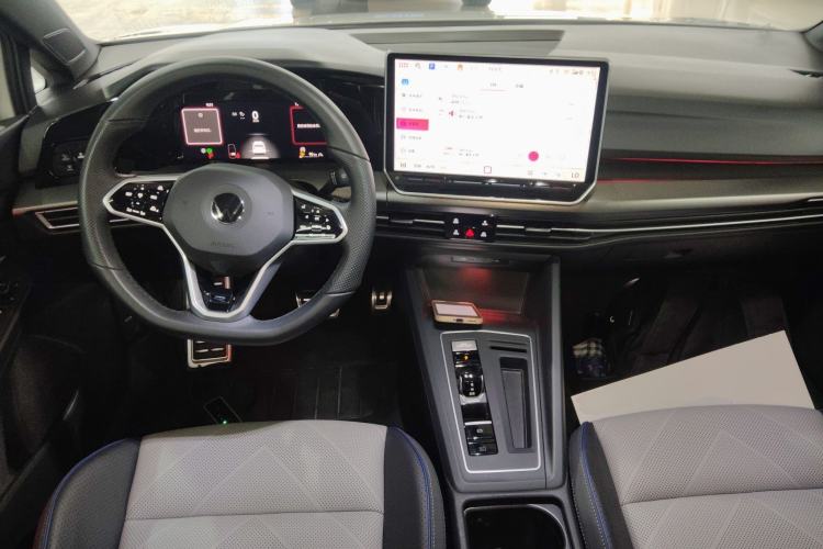 Used Volkswagen Golf 2025 300TSI R-Line Center Console