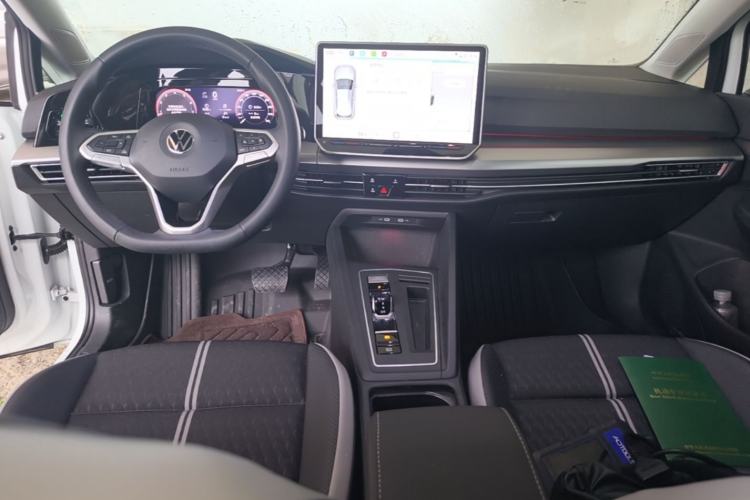 Used Volkswagen Golf 2025 Facelifted 300TSI Pro Center Console