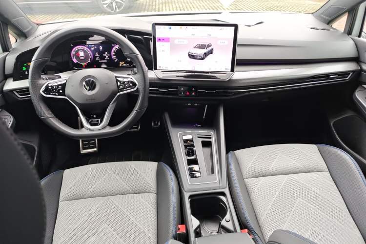 Used Volkswagen Golf 2025 300TSI R-Line Center Console