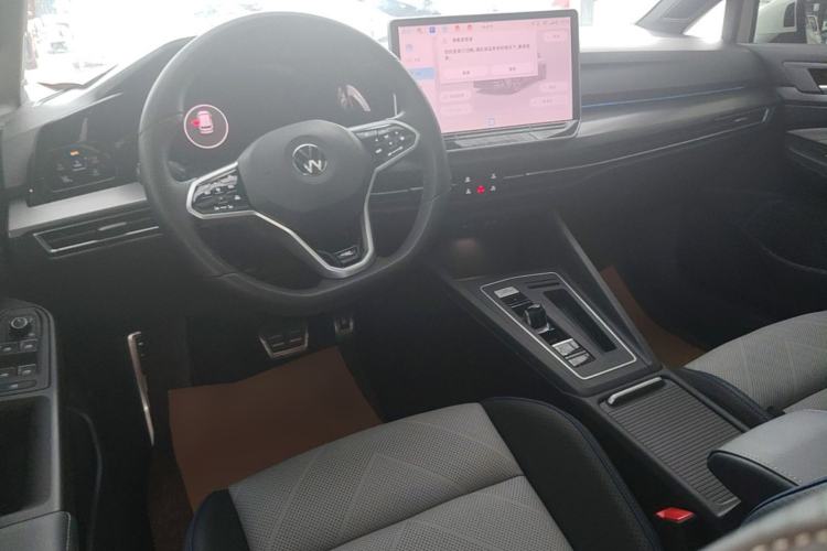 Used Volkswagen Golf 2025 300TSI R-Line Center Console