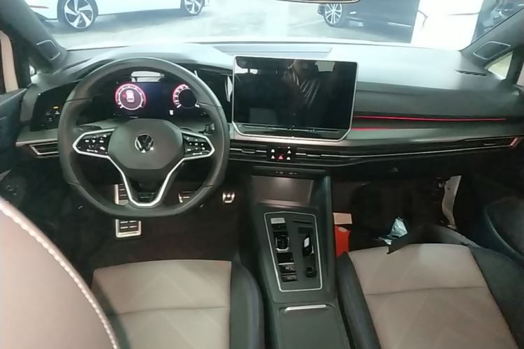 Used Volkswagen Golf 2025 300TSI R-Line Center Console