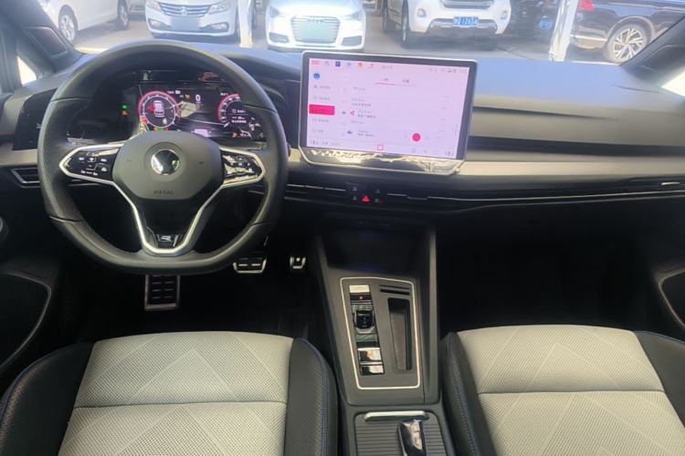 Used Volkswagen Golf 2025 300TSI R-Line Center Console