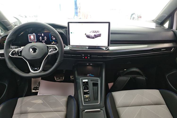 Used Volkswagen Golf 2025 300TSI R-Line Center Console