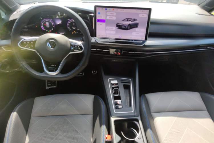 Used Volkswagen Golf 2025 300TSI R-Line Center Console