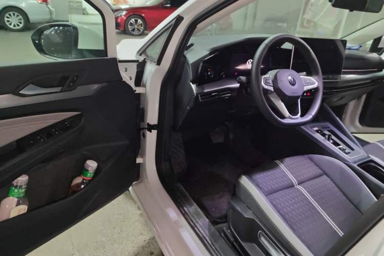 Used Volkswagen Golf 2025 300TSI Pro Driver Seat