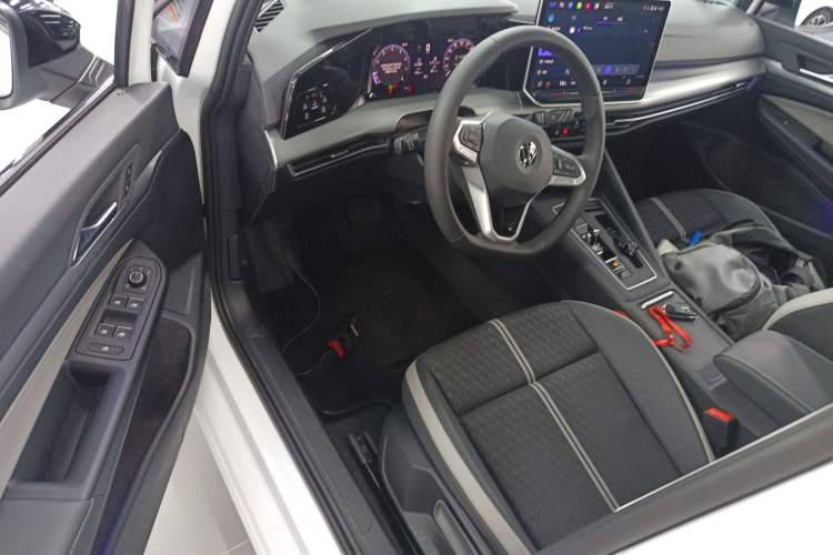 Used Volkswagen Golf 2025 Facelifted 300TSI Pro Driver Seat