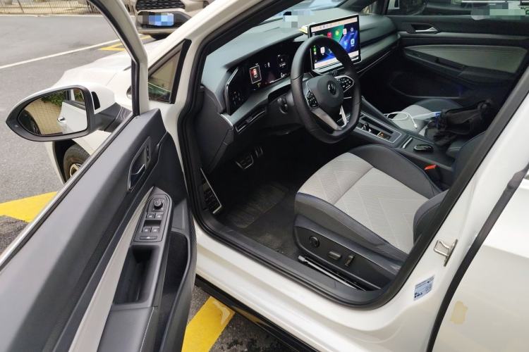 Used Volkswagen Golf 2025 300TSI R-Line Driver Seat