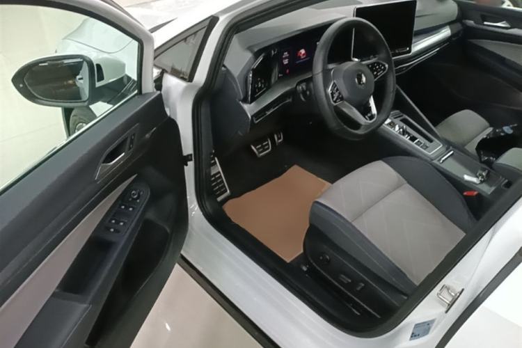 Used Volkswagen Golf 2025 300TSI R-Line Driver Seat