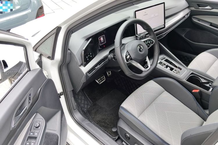 Used Volkswagen Golf 2025 300TSI R-Line Driver Seat
