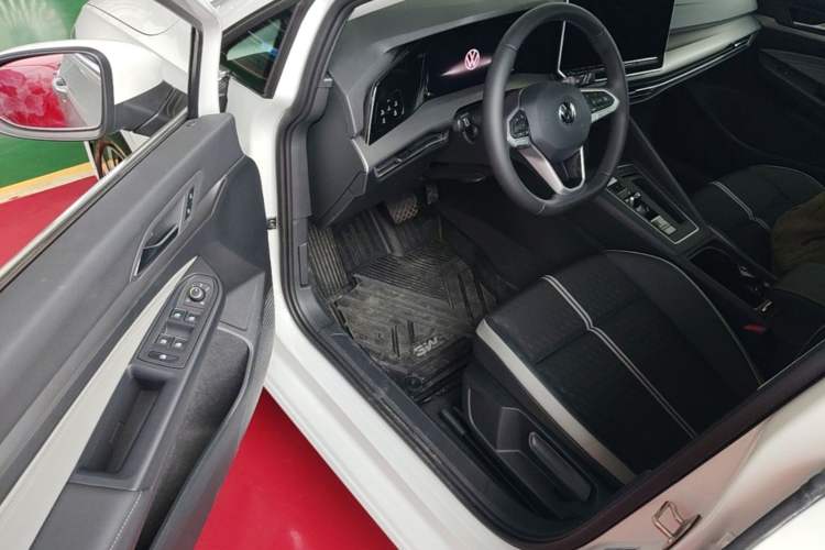 Used Volkswagen Golf 2025 Facelifted 300TSI Pro Driver Seat