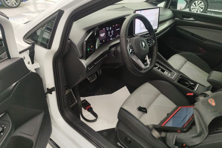 Used Volkswagen Golf 2025 300TSI R-Line Driver Seat
