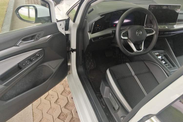 Used Volkswagen Golf 2025 Facelifted 300TSI Pro Driver Seat