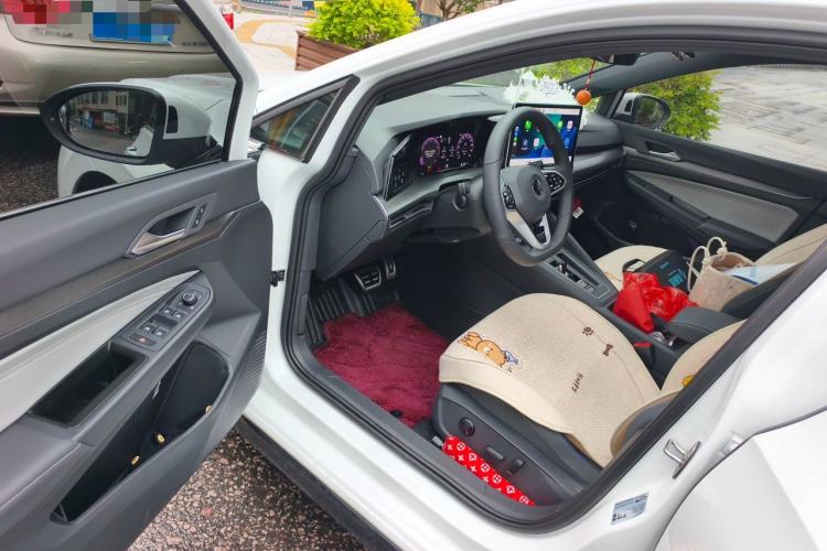 Used Volkswagen Golf 2025 300TSI R-Line Driver Seat