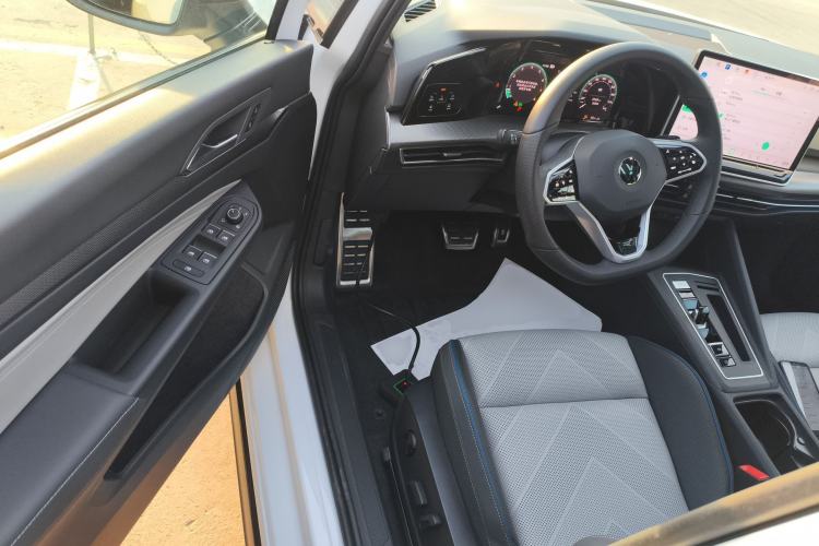 Used Volkswagen Golf 2025 300TSI R-Line Driver Seat