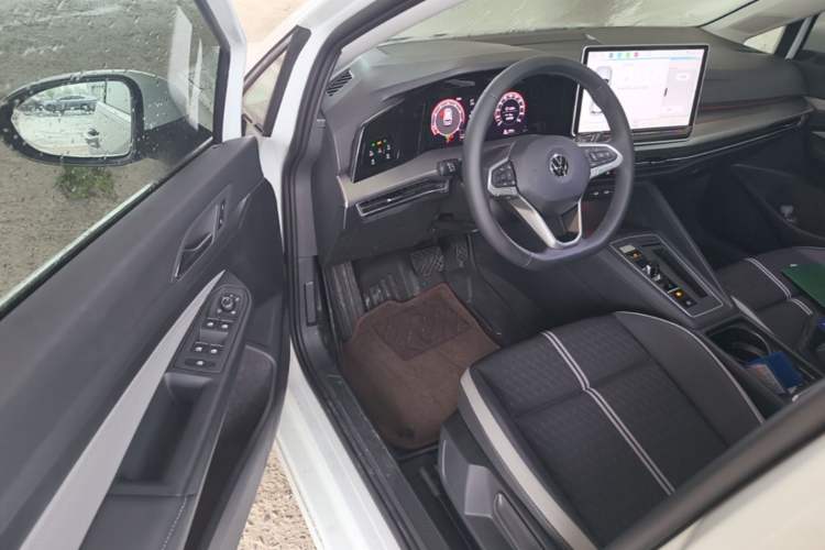 Used Volkswagen Golf 2025 Facelifted 300TSI Pro Driver Seat