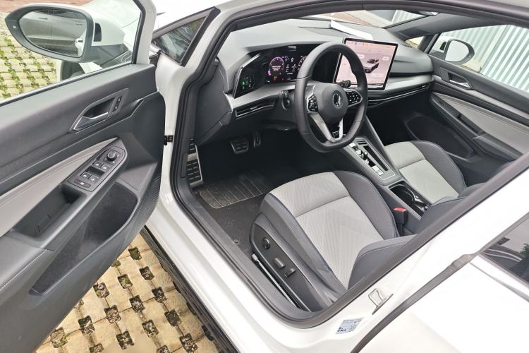 Used Volkswagen Golf 2025 300TSI R-Line Driver Seat