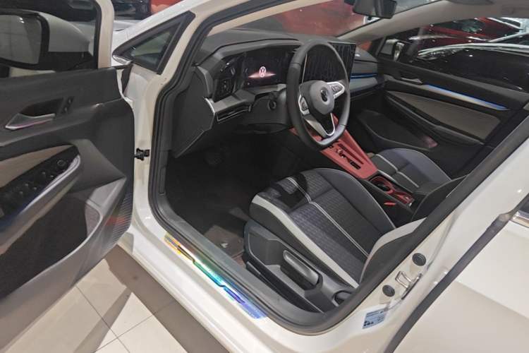 Used Volkswagen Golf 2025 300TSI Pro Driver Seat