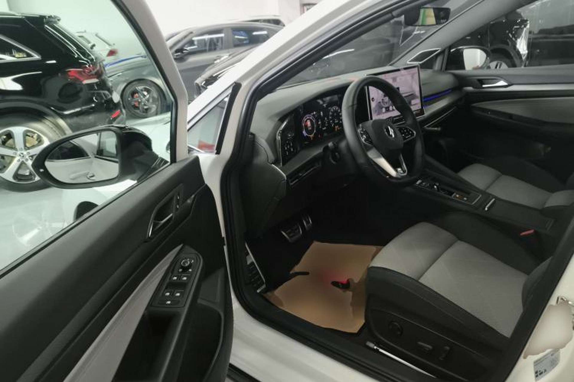 Used Volkswagen Golf 2025 300TSI R-Line Driver Seat