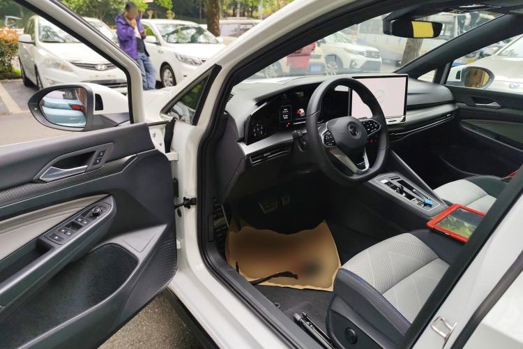 Used Volkswagen Golf 2025 300TSI R-Line Driver Seat