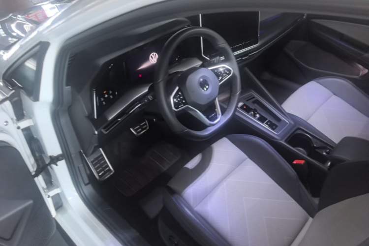 Used Volkswagen Golf 2025 300TSI R-Line Driver Seat