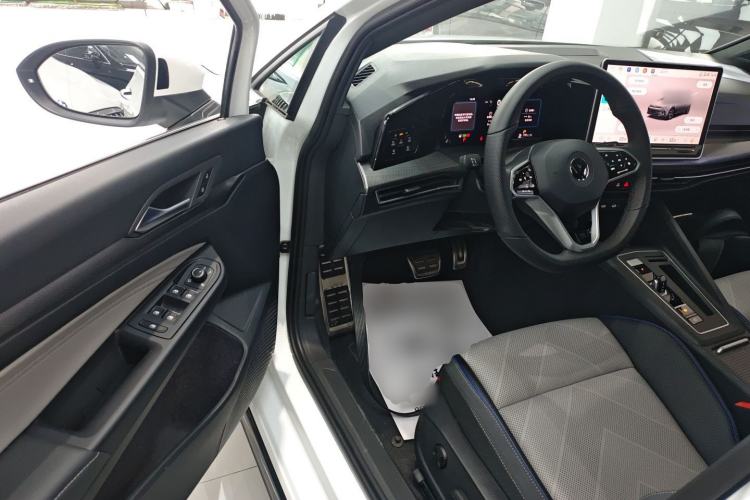 Used Volkswagen Golf 2025 300TSI R-Line Driver Seat