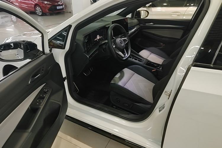 Used Volkswagen Golf 2025 300TSI R-Line Driver Seat