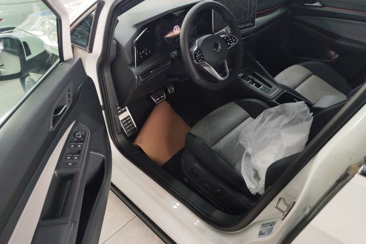 Used Volkswagen Golf 2025 300TSI R-Line Driver Seat