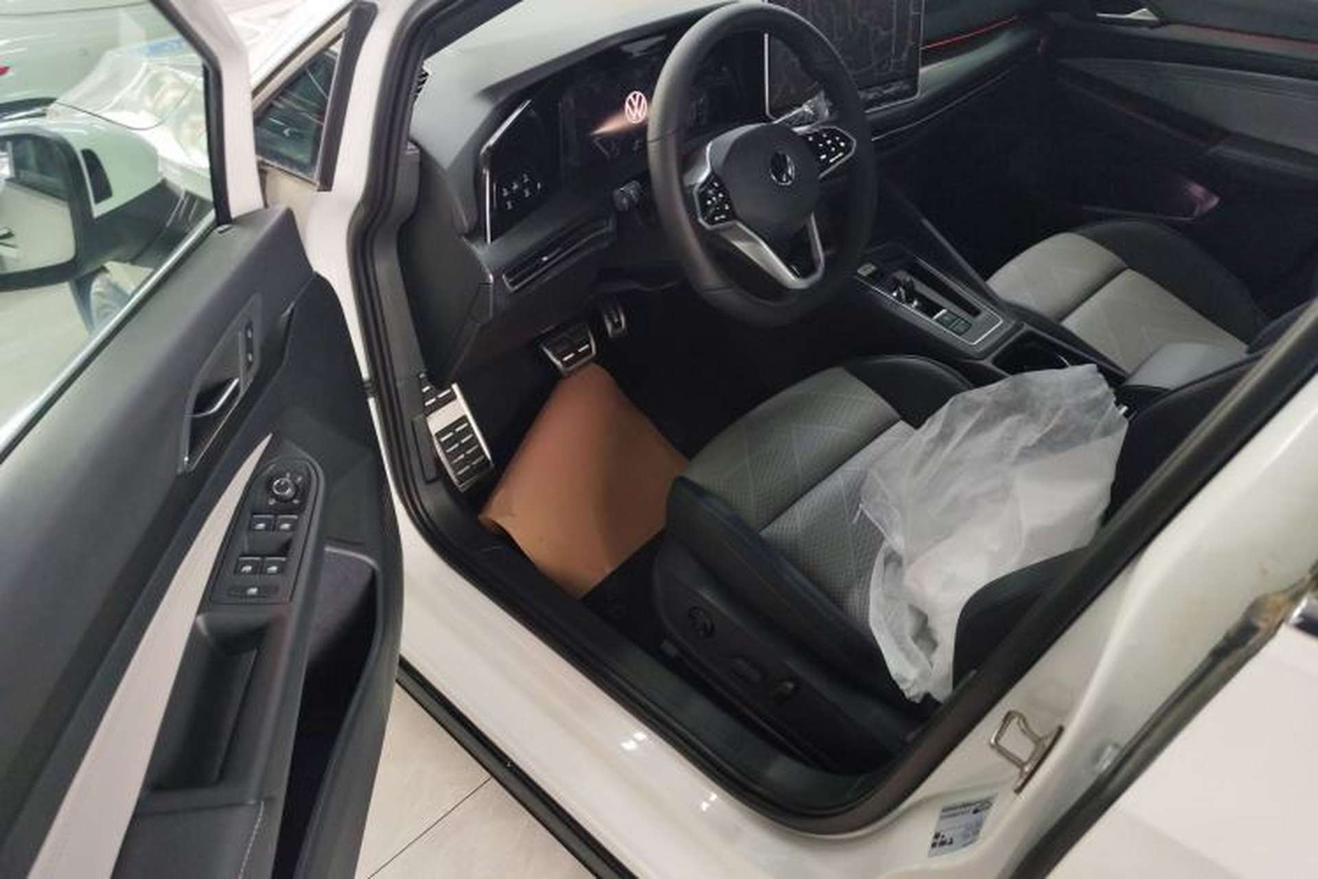 Used Volkswagen Golf 2025 300TSI R-Line Driver Seat