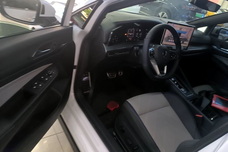 Used Volkswagen Golf 2025 300TSI R-Line Driver Seat