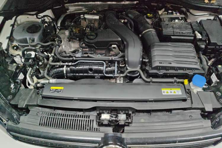 Used Volkswagen Golf 2025 300TSI Pro Engine Bay