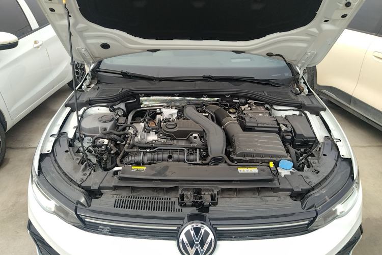 Used Volkswagen Golf 2025 300TSI R-Line Engine Bay