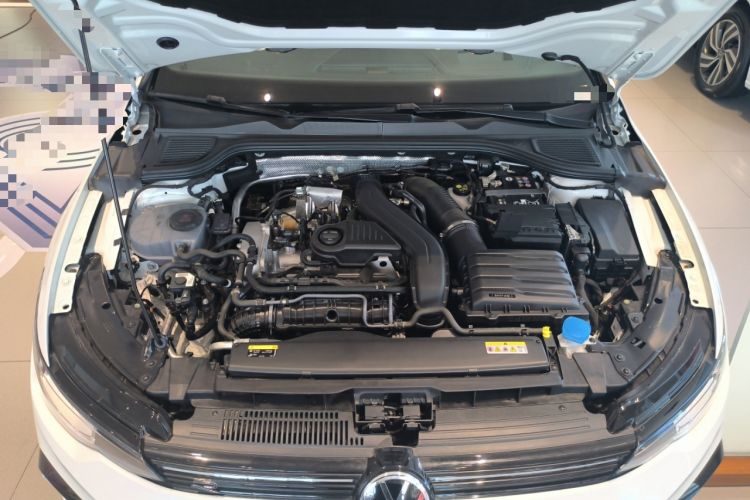 Used Volkswagen Golf 2025 300TSI R-Line Engine Bay