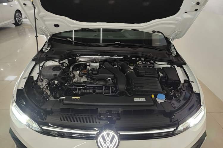 Used Volkswagen Golf 2025 300TSI R-Line Engine Bay