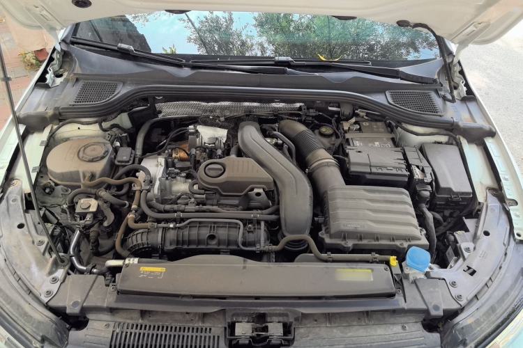 Used Volkswagen Golf 2025 300TSI R-Line Engine Bay