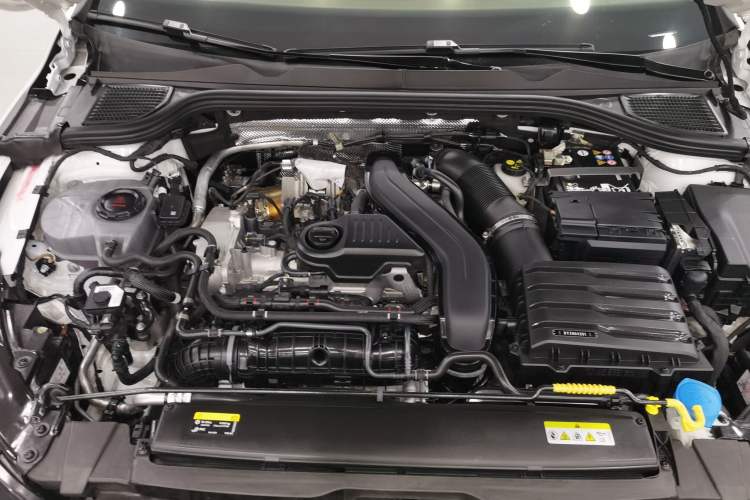 Used Volkswagen Golf 2025 300TSI Pro Engine Bay