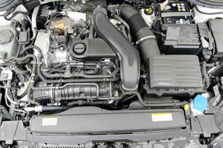 Used Volkswagen Golf 2025 300TSI R-Line Engine Bay