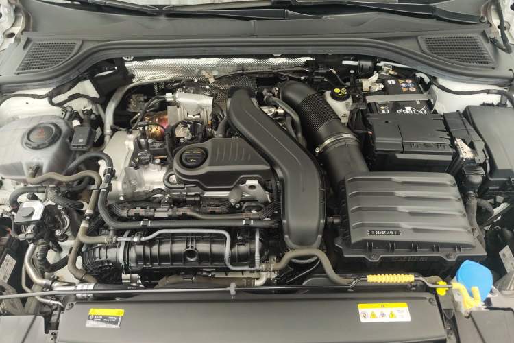 Used Volkswagen Golf 2025 300TSI R-Line Engine Bay