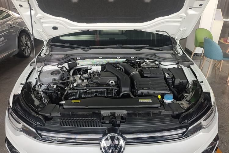 Used Volkswagen Golf 2025 300TSI R-Line Engine Bay