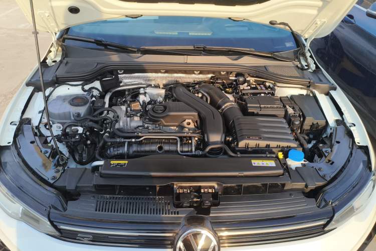 Used Volkswagen Golf 2025 300TSI R-Line Engine Bay